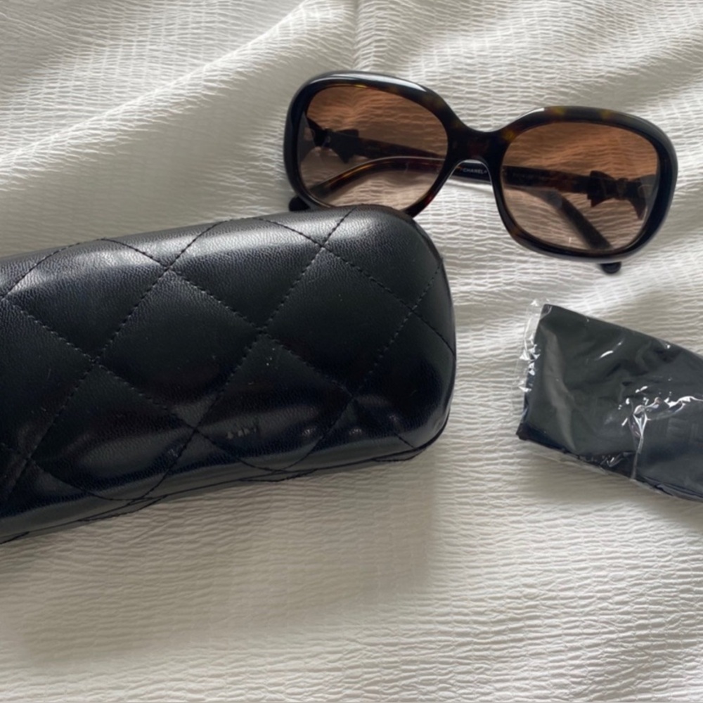 CHANEL Sunglasses